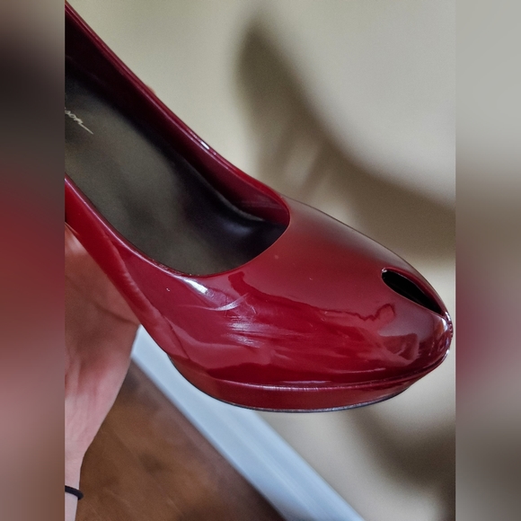 Jessica Simpson red patent leather platform pumps, size 10M - Picture 6 of 6